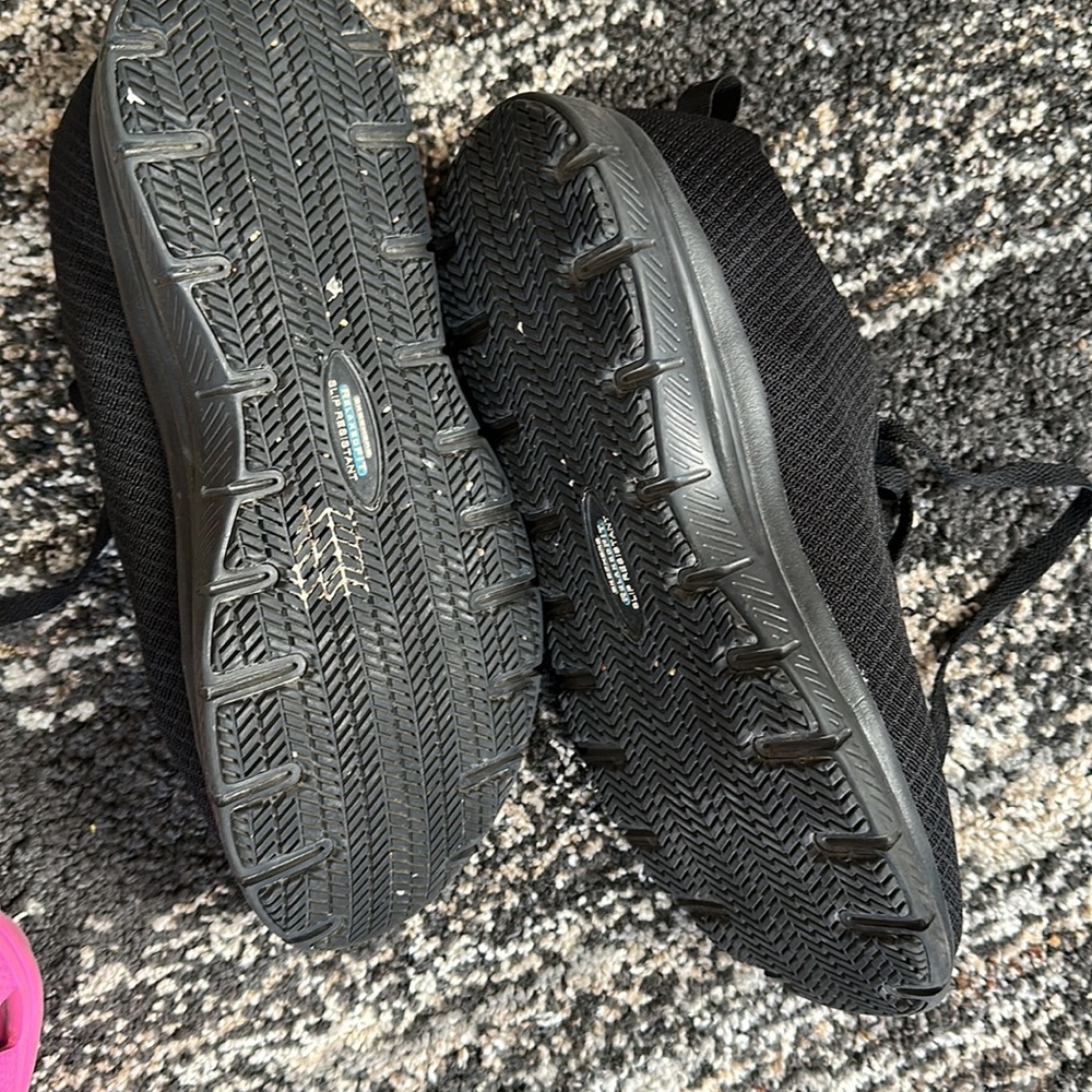 Skechers Slip Resistant Shoes Black - Picture 3 of 4